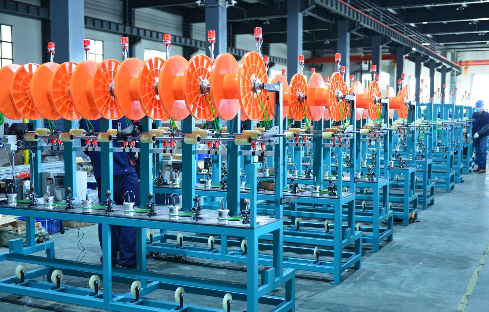 助力抗疫“华体会(中国)”闪烁，8000台钩针机应时赶场